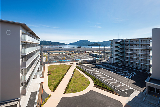 山田町中心部と山田八景の島をつなぐ軸線を意識した歩行空間　©川澄・小林研二写真事務所