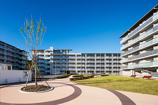 海側からのアクセスのポイントとなる「こじま広場」　©川澄・小林研二写真事務所