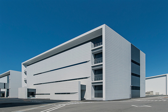 全体外観（南西側より）　©合田建築写真事務所