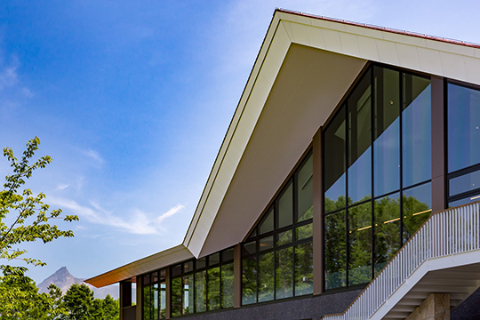 シンボリックなファサード　©川澄・小林研二写真事務所