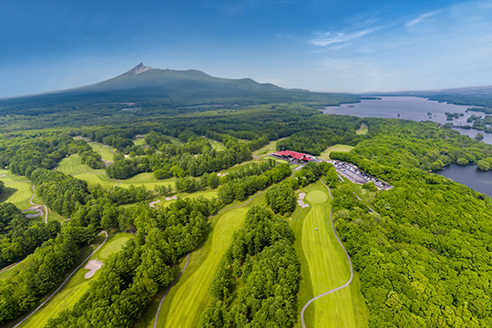 大沼国定公園内の小高い丘に佇む　©川澄・小林研二写真事務所