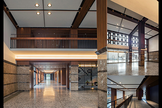 ホールロビー　©小川朗