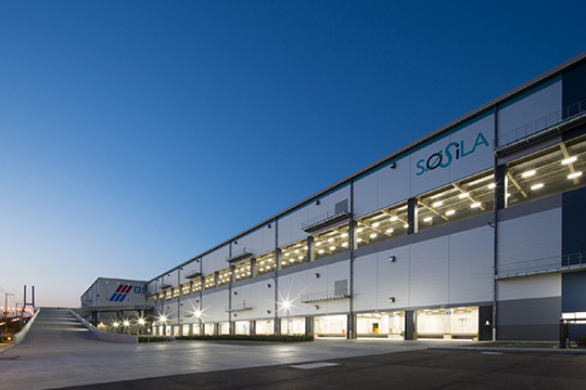 西面外観夜景　©伸和：藪内正直