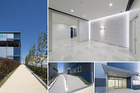 エントランス　©伸和：藪内正直