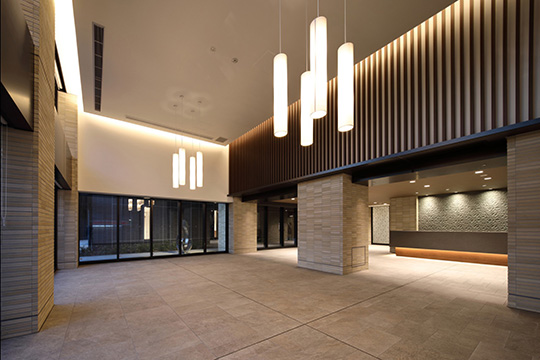 エントランスラウンジ　©株式会社プライズ　山崎浩治