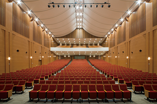 講堂内観（客席側）