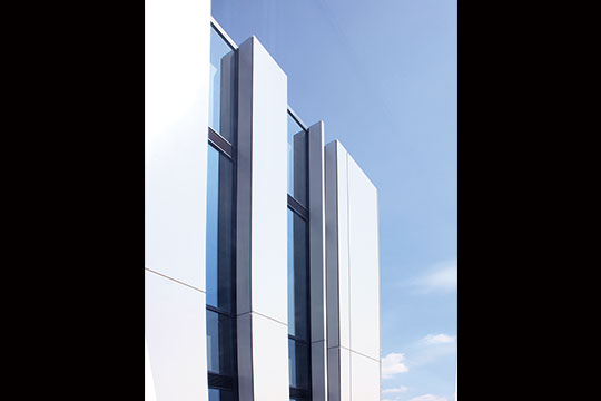 東西面環境外皮/ディテール　©ad-graphic