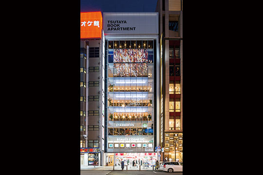 B館外観（夜景）　©クドウフォト