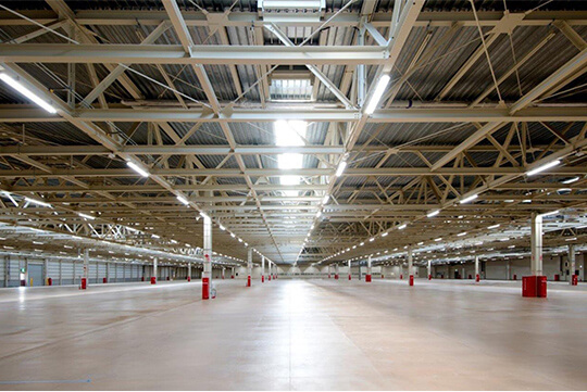 ガソリン工場内観 ©横山写真工房