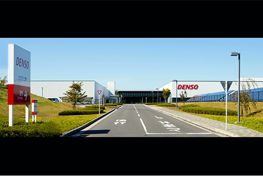 アプローチ ©横山写真工房