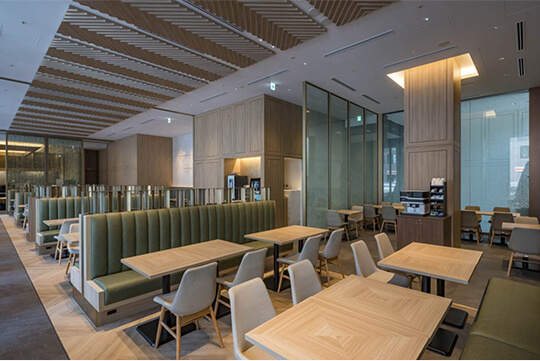 COUNTRY CLASSICをコンセプトとした上質で心地よいレストラン ©今田耕太郎