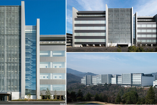 フィン壁による既存工場との一体的な造形デザイン ©株式会社 西日本写房