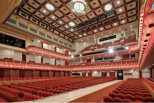 舞台より客席をのぞむ ©(株)エスエス