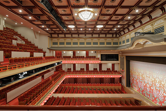 3階客席よりのぞむ ©(株)エスエス