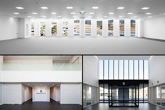 事務棟内観（事務室／エントランスホール） ©株式会社セゾン