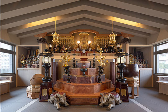 須弥壇 ©Blue Hours