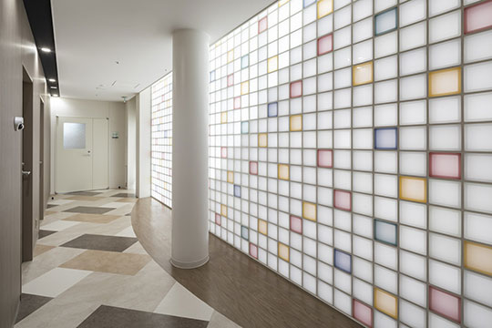 ガラスブロック ©エスエス大阪