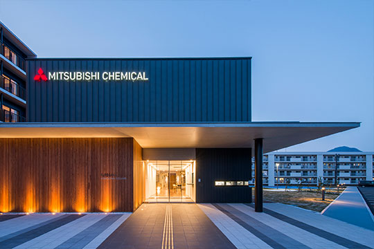 寮生を迎えるRC大庇 ©西日本写房