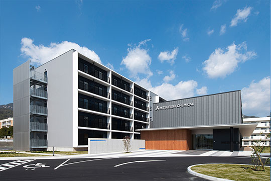 2つの表情を持つ新入社員寮 ©西日本写房