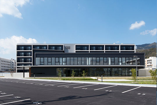 東側外観 ©西日本写房