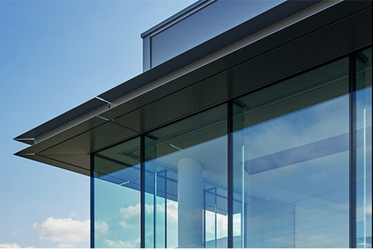 ガラスの透明感と奥行感を強調するディテール ©株式会社ナカサアンドパートナーズ