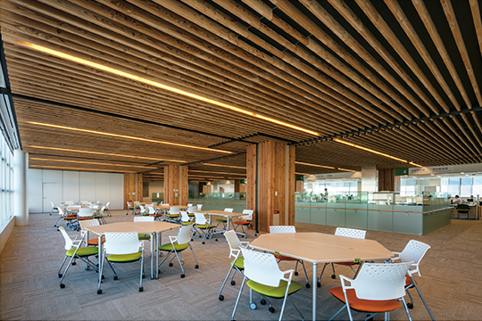 行政・市民イベントに利用される多目的スペース ©川澄・小林写真事務所