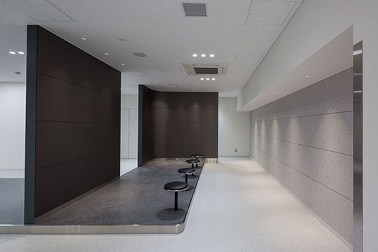 来客用下足スペース ©クドウフォト