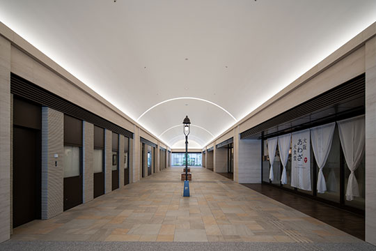 元府庁の記憶を街にひらくコリドー ©(株)伸和