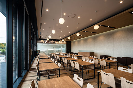 カフェテリア ©︎伸和：藪内正直