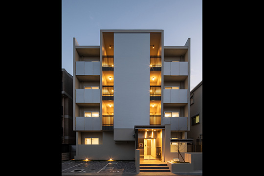 北面外観 夜景 ©伸和