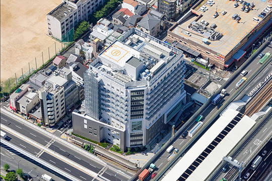 狭小敷地に建つ都市型総合病院 ©株式会社伸和／木原慎二