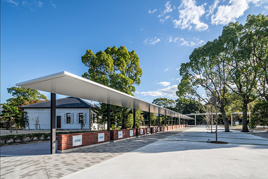 社史を紹介するヒストリーウォール ©株式会社伸和