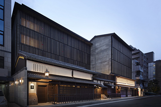 室町通り側外観 ©Forward Stroke Ink.