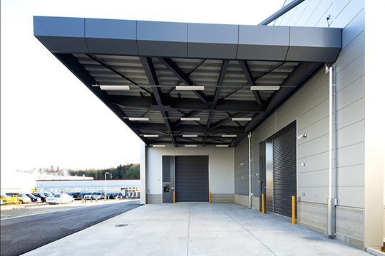 搬出入ヤード ©横山写真工房