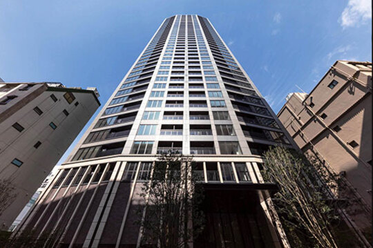 外観見上げ ©︎伊藤 彰 /アイフォト