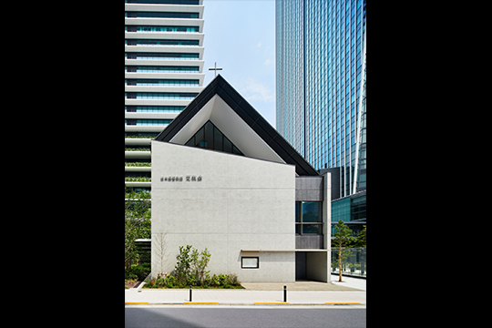 西側外観 前面道路沿いのRC壁 ©︎ナカサアンドパートナーズ