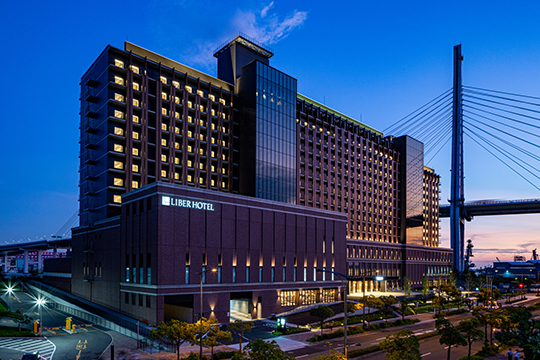 北立面夕景 ©︎伸和