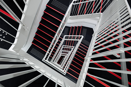 屋内階段 ©︎エスエス東京